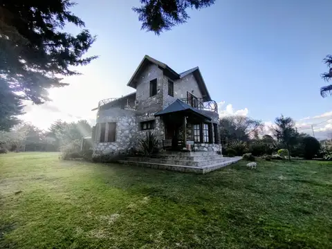 VENTA CASA DE PIEDRA 3 DORMITORIOS VILLA GIARDINO