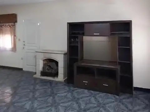 Casa en Alquiler en Parque San Martín, $ 900.000