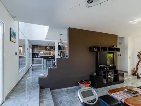 Casa en Venta con 8 cocheras