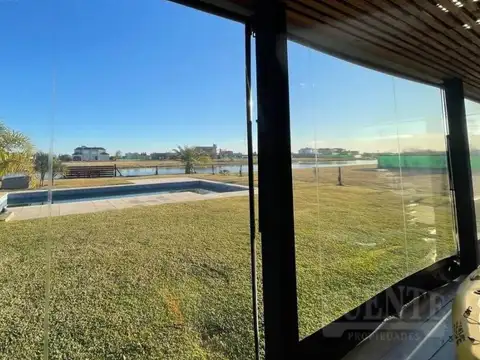 Casa con vista al lago en San Lucas, calidad constructiva y excelente entorno natural