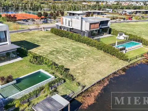 Lote en venta Al Lago en el Barrio Virazon de Nordelta.