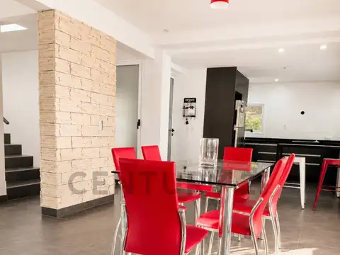 Casa 7 ambientes con 3 baños