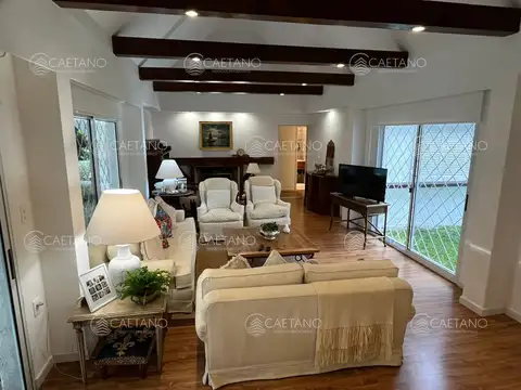 Casa 5 ambientes con 3 baños