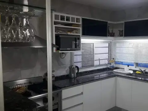 VENTA DE CASA DOS DORM. + DORM Y BAÑO DE SERVICIO