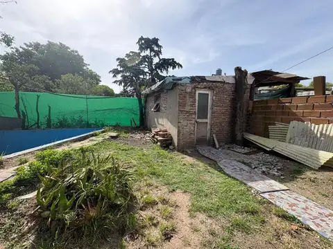 CASA 3 AMB EN MORENO CON PILETA, GALERIA Y COCHERA