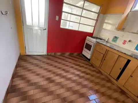 Depto Tipo Casa en Alquiler en Villa Dominico, $ 650.000