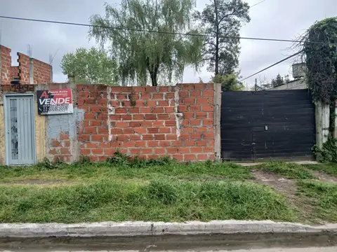 VENTA DE CASA 4 AMBIENTES SOBRE LOTE DE 20 X 35