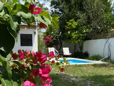 Venta - Casa - Excelente Ubicación - Cochera - Quincho - Parque Libre - Lote 8.66 X 39.13 - Permuta