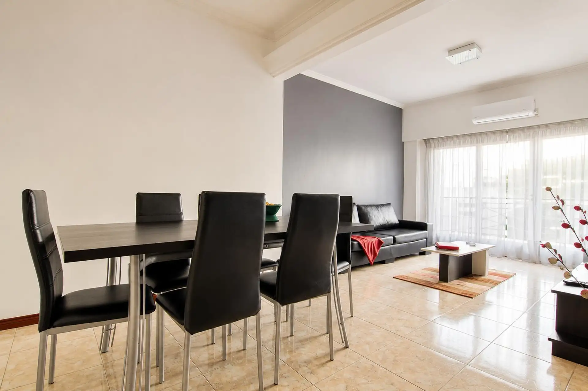 Departamento de 3 ambientes con dependencia en Centro