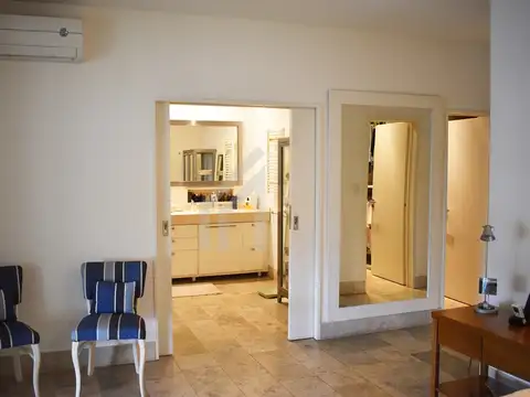 Casa 5 ambientes con 4 baños