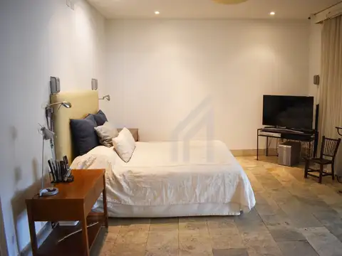 Casa en Venta con 4 cocheras