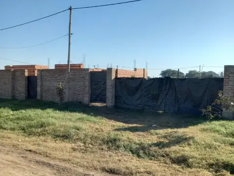 2 Terrenos en  Santo Tome con Proyecto a terminar