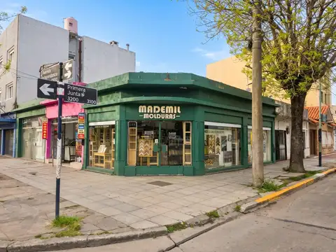 Local en esquina en venta sobre Av. Independencia