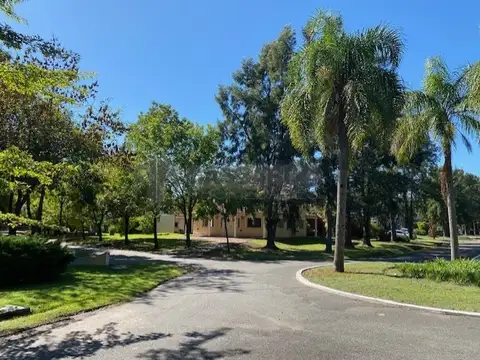 Casa de 4 ambientes en Barrio El Lauquen Club de Campo en San Vicente.