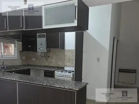 Casa 9 ambientes con 2 baños