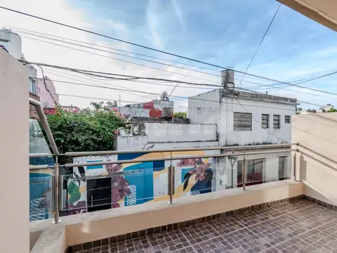 Depto Tipo Casa en Venta en Villa del Parque, USD 175.000