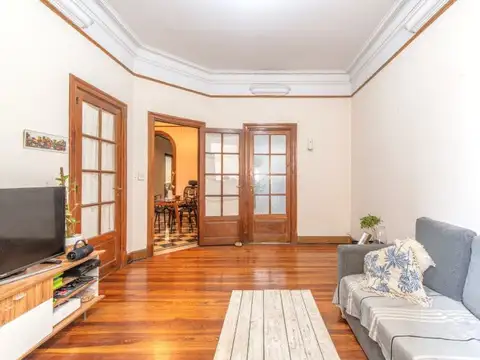 Venta Depto. Semipiso 4 Amb c/Dependencia - Flores