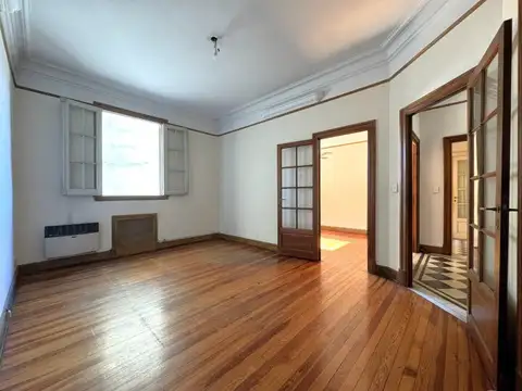 Venta Depto. Semipiso 4 Amb c/Dependencia - Flores