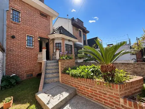 Triplex 3 ambientes en excelente ubicación y estado
