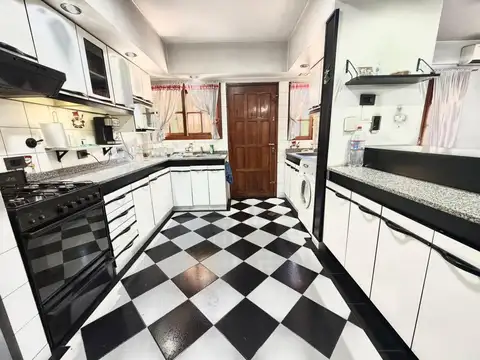 Casa 3 ambientes con 2 baños