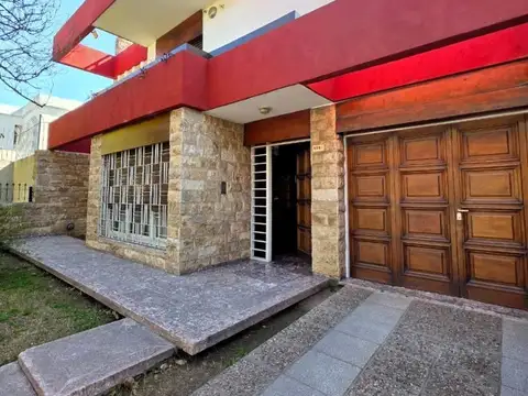 VENTA CASA DE4 DORMITORIOS 3 BAÑOS AMPLIO PATIO APTO CREDITO