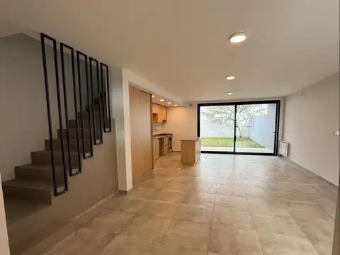 Casa en venta 3 dormitorios 3 baños con patio parrilla seguridad 24 hs