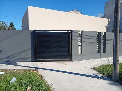 Casa en Venta en Haedo Sur, USD 153.000
