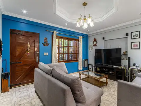 Casa 5 ambientes con 3 baños