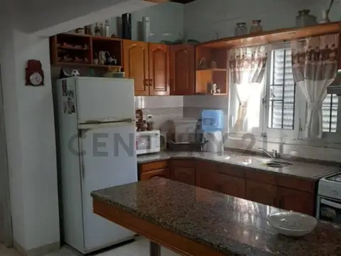 Casa 5 ambientes con 1 baño