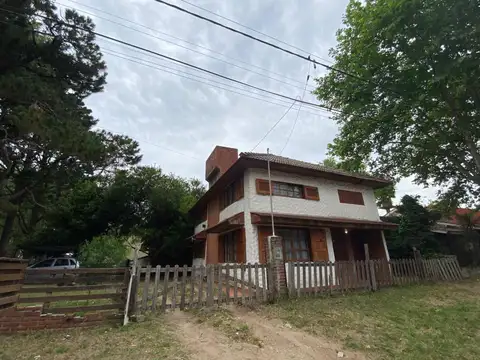 VENTA EN BLOCK - DOS CASAS EN PH   LOTE EN ESQUINA - ZONA RESIDENTES PERMANENTES