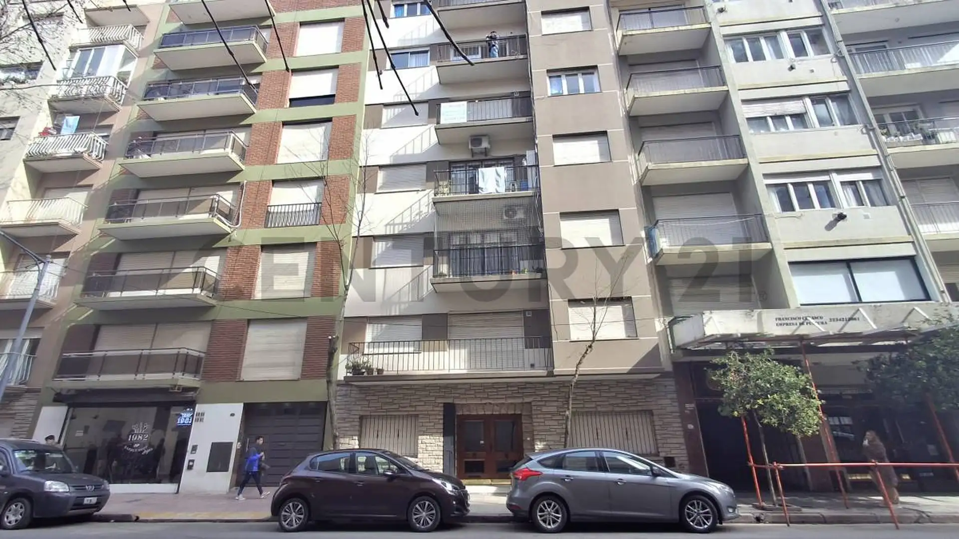 Venta departamento 3 ambientes a la calle c/balcón
