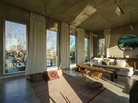 Casa en Venta con 2 cocheras