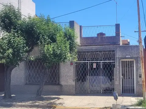 VENTA CASA 4 AMBIENTES LOMAS DEL MIRADOR