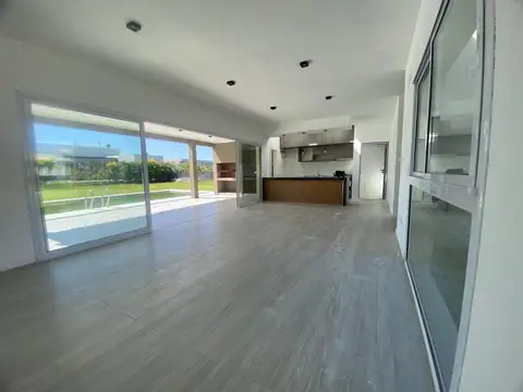 VENTA CASA 4 AMBIENTES CANNING