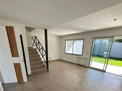 Duplex en alquiler 3dorm  lomas de manantiales