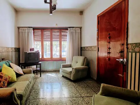 Venta Casa 3 Amb con cochera en Quilmes Oeste