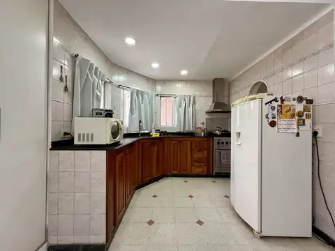 Casa en Venta con 3 cocheras