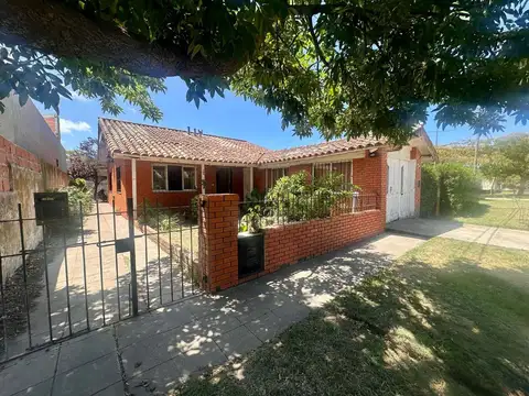 VENTA CASA 3 AMBIENTES A RECICLAR MIRAMAR 