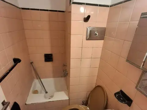 Vta. Depto 1 Amb. al Lateral c /Balcon