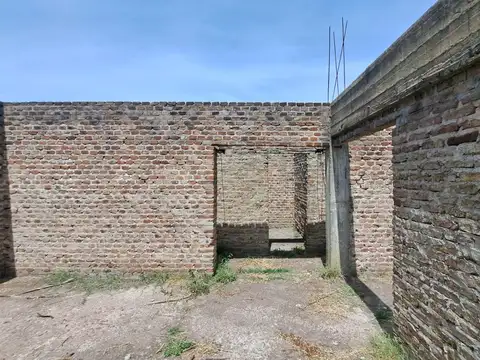 Lote con mejoras en venta en Cañuelas
