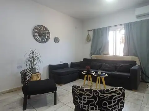 Casa 3 dorm c/cochera y patio -Remodelada a nuevo!