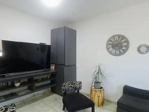 Casa 3 dorm c/cochera y patio -Remodelada a nuevo!