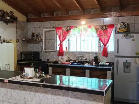 Casa 3 ambientes con 1 baño