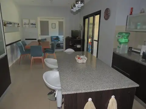 CASA 5 AMBIENTES PISCINA COCHERA EN ALTOS DEL SOL