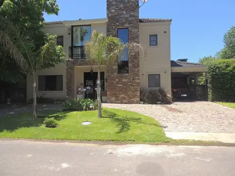 CASA 5 AMBIENTES PISCINA COCHERA EN ALTOS DEL SOL