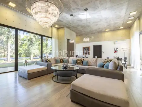 Venta Casa Minimalista de 7 amb en Country San Diego Club de Campo.