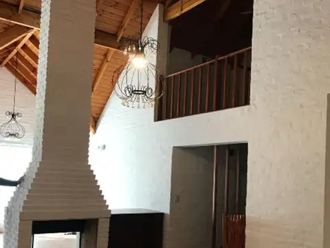 Casa 5 ambientes con 4 baños