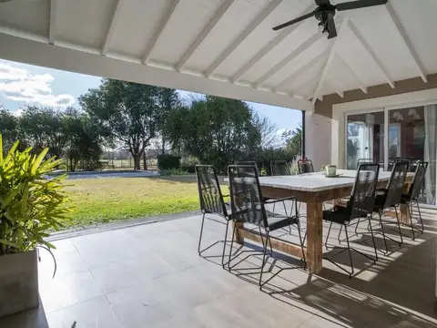 Casa 6 ambientes con 4 baños