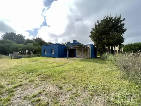 Casa de 4 ambientes con galería y fondo libre en Barrio Senderos II