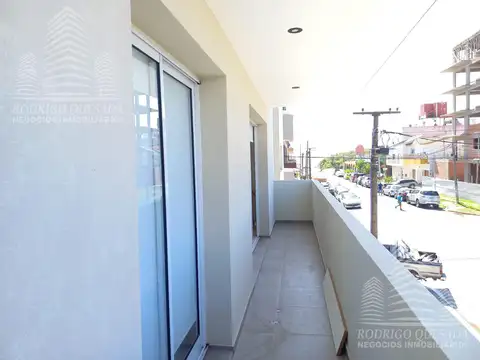 Excelente departamento 3 ambientes lateral, Sarmiento y Newbery 